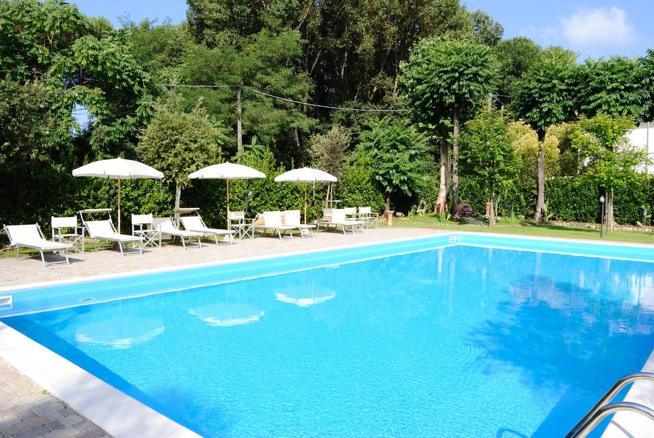 Aparthotel Rta la Pergola Marina di Massa Exterior foto
